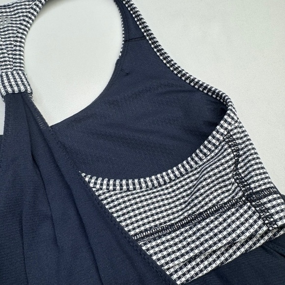 1030 lululemon Practice Freely Tank - Size 6 - Blue Gingham (Inkwell) - Picture 14 of 16